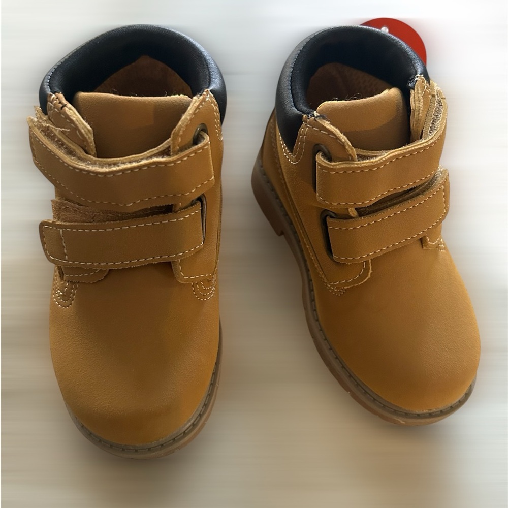 Infants boots size 6